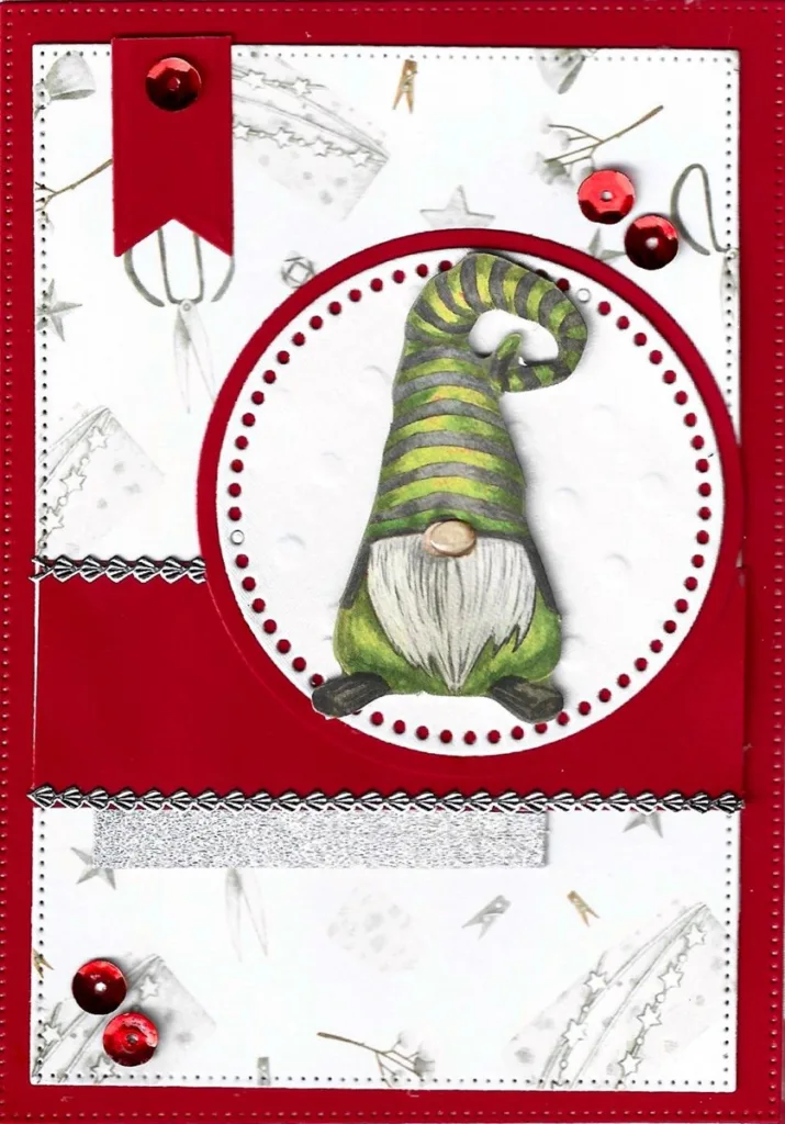 Kerstkabouter in rode lijst