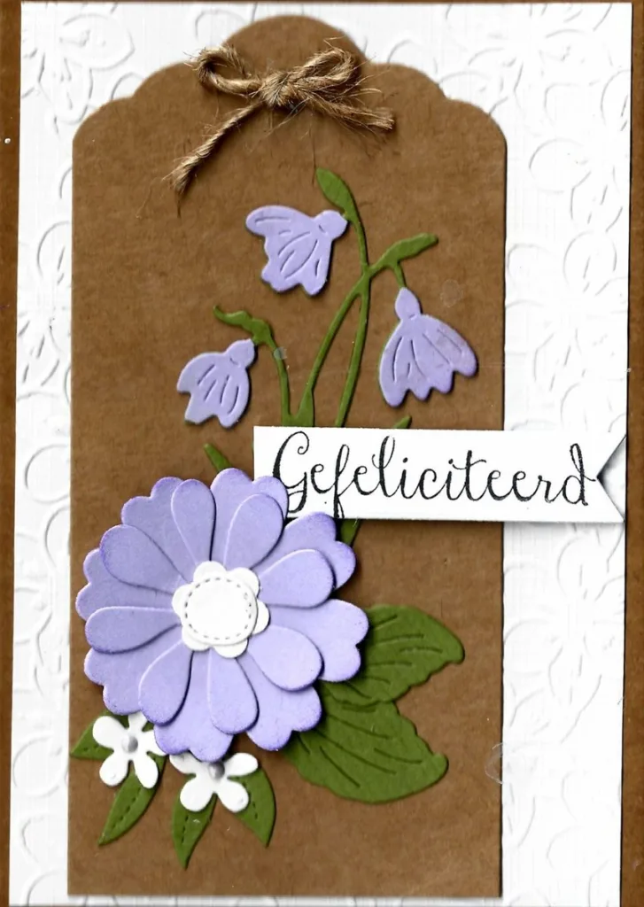 Lila bloem met klokjes op label