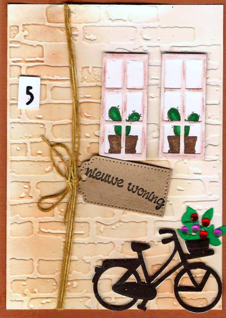 Nieuwe woning met fiets en bloemen